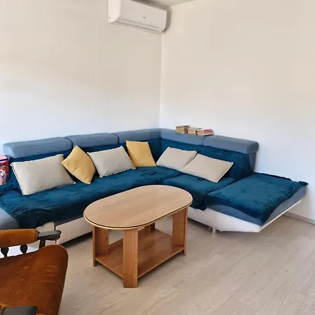 Nevena * Betina (Sibenik-Knin)