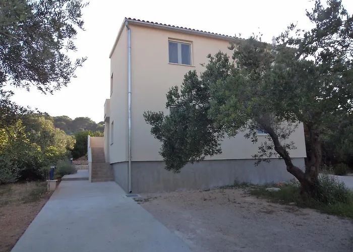 Nevena * Betina (Sibenik-Knin)